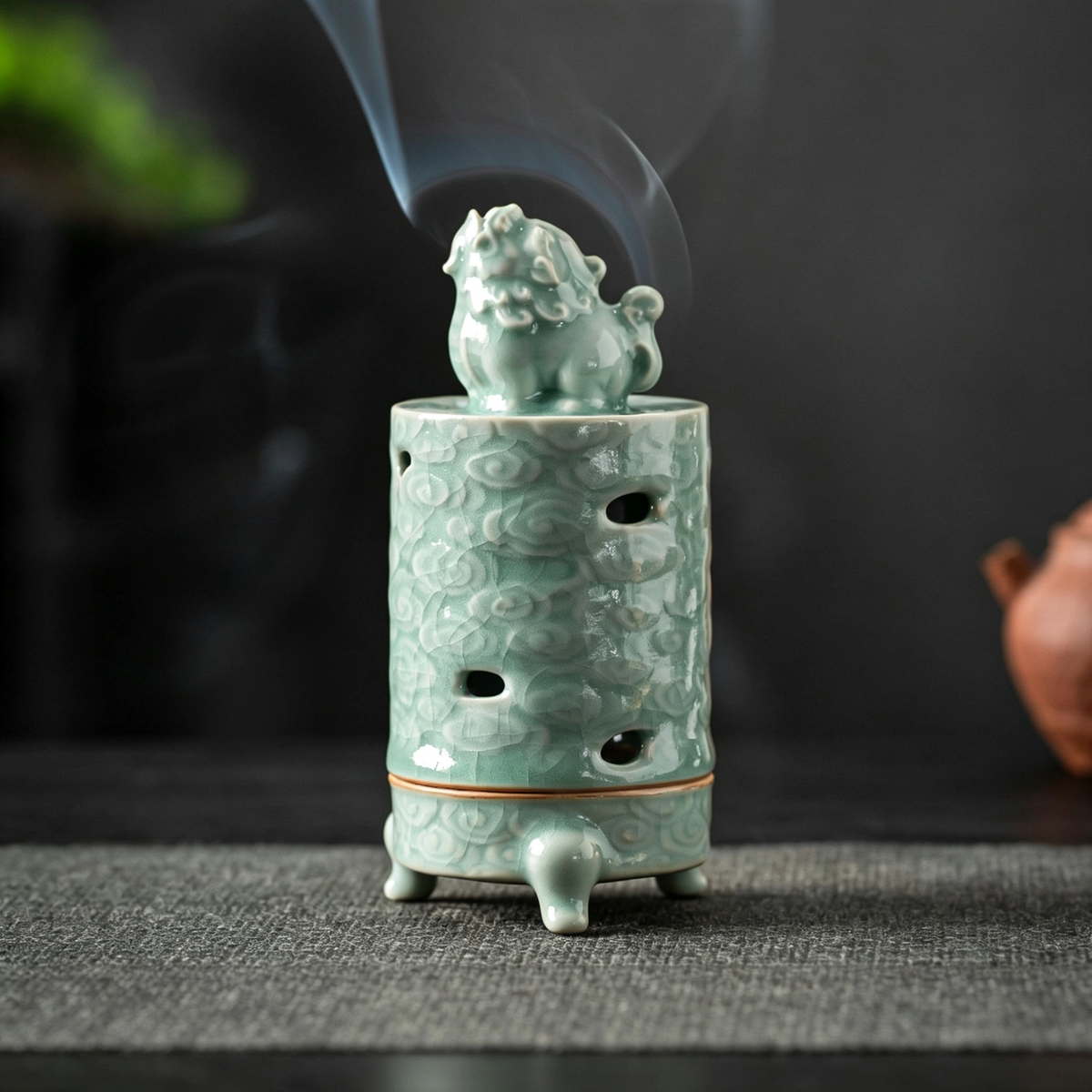 Ru Kiln Auspicious Cloud Sky-Roaring Beast Coil Incense Burner