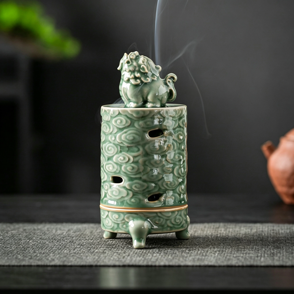 Yue Kiln Auspicious Cloud Sky-Roaring Beast Coil Incense Burner